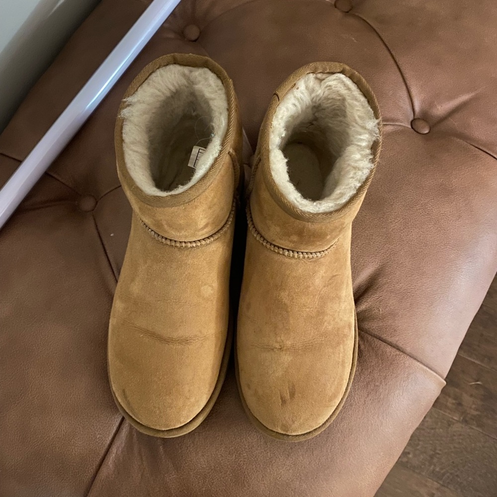 Ugg mini chestnut size 9